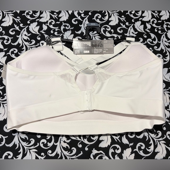 NWT ! Avia Classic White Cross Back Sports Bra - Picture 2 of 6